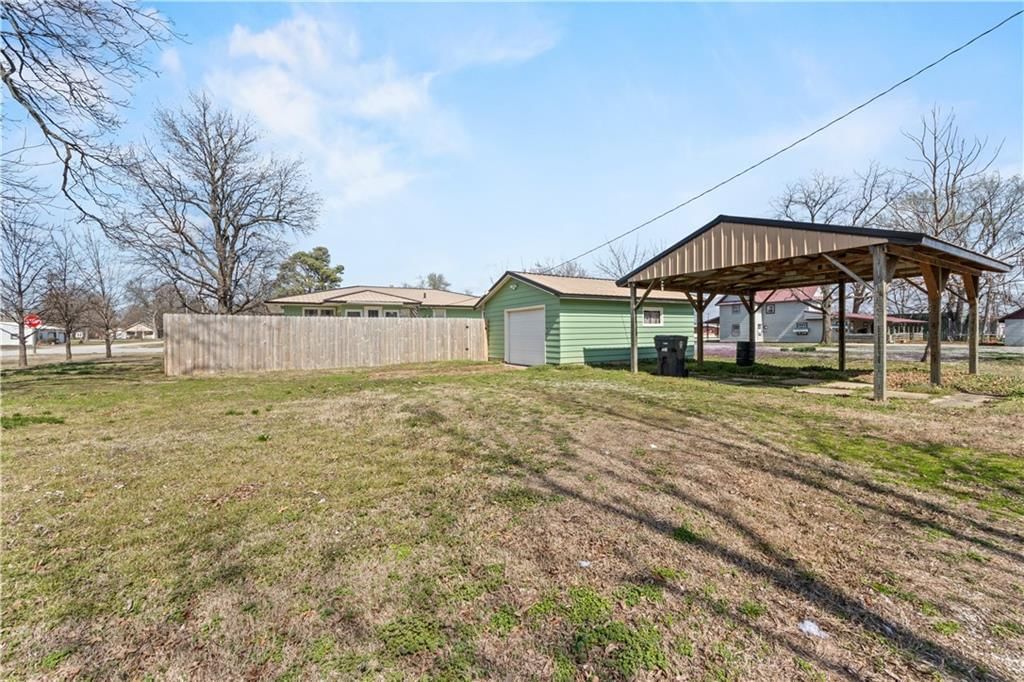 628 Maple Street — photo 34