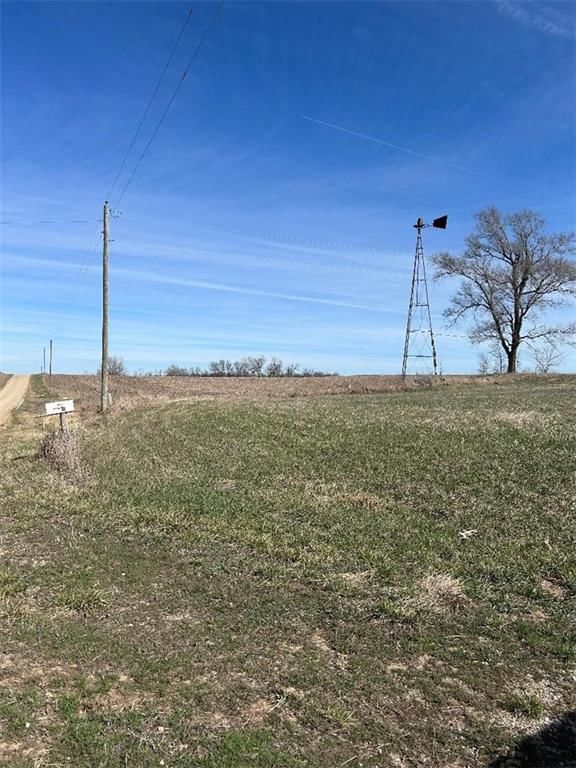 17180 Riley Road, Winchester, KS