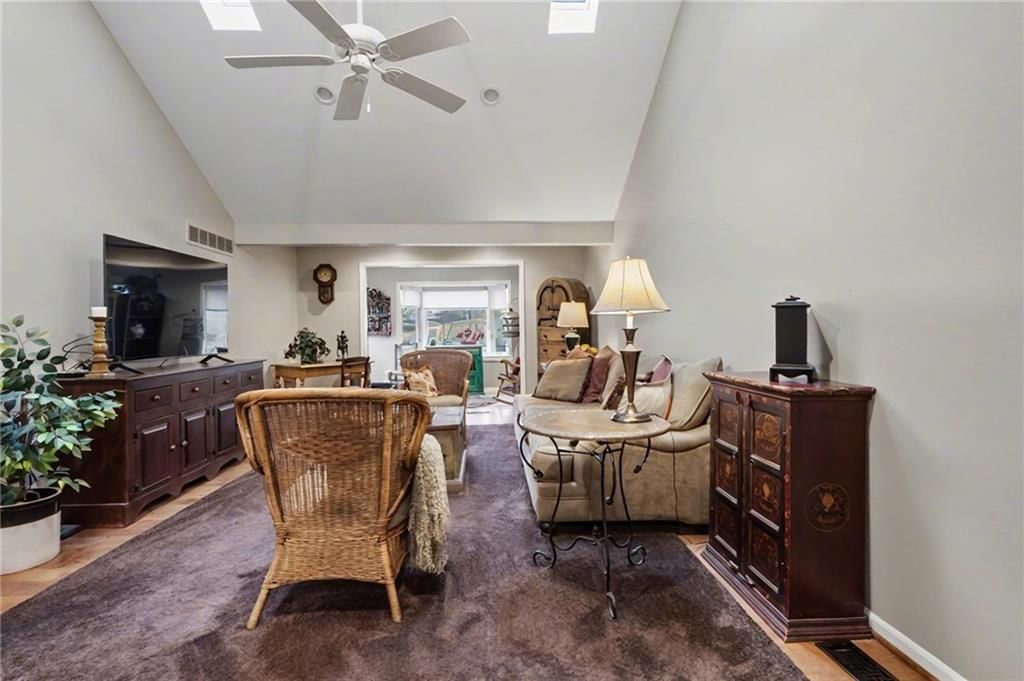 4712 Balmoral Drive — photo 5