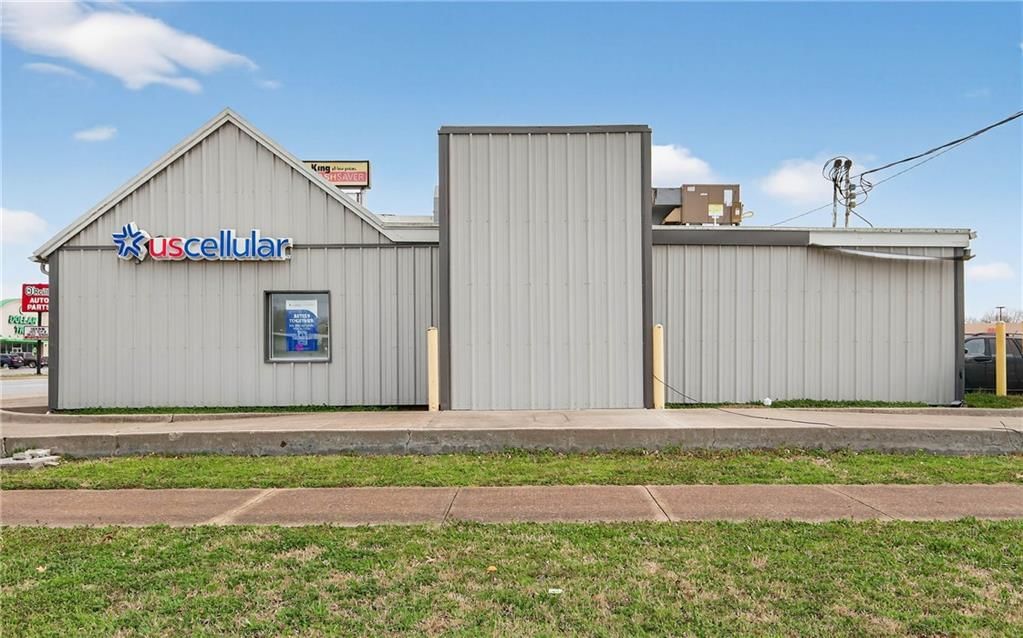 2120 Main Street — photo 3