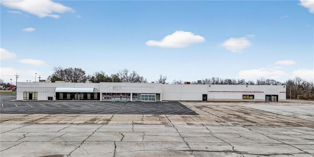 310 E Main Street — photo 4