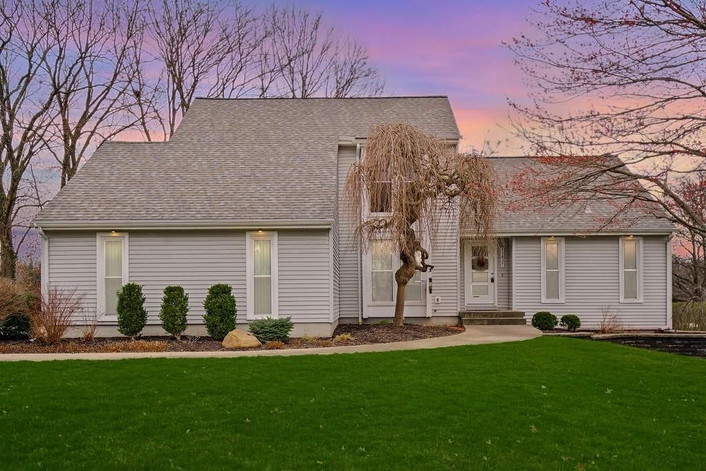11827 Rosehill Road, Overland Park, KS
