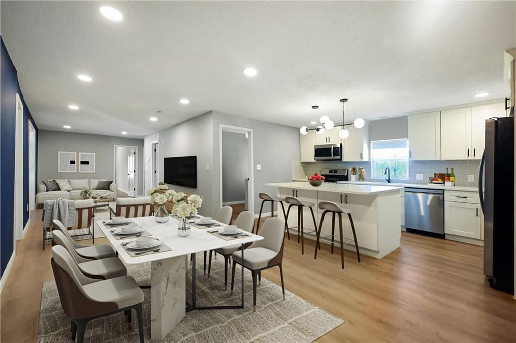 210 W Grand Street — photo 4