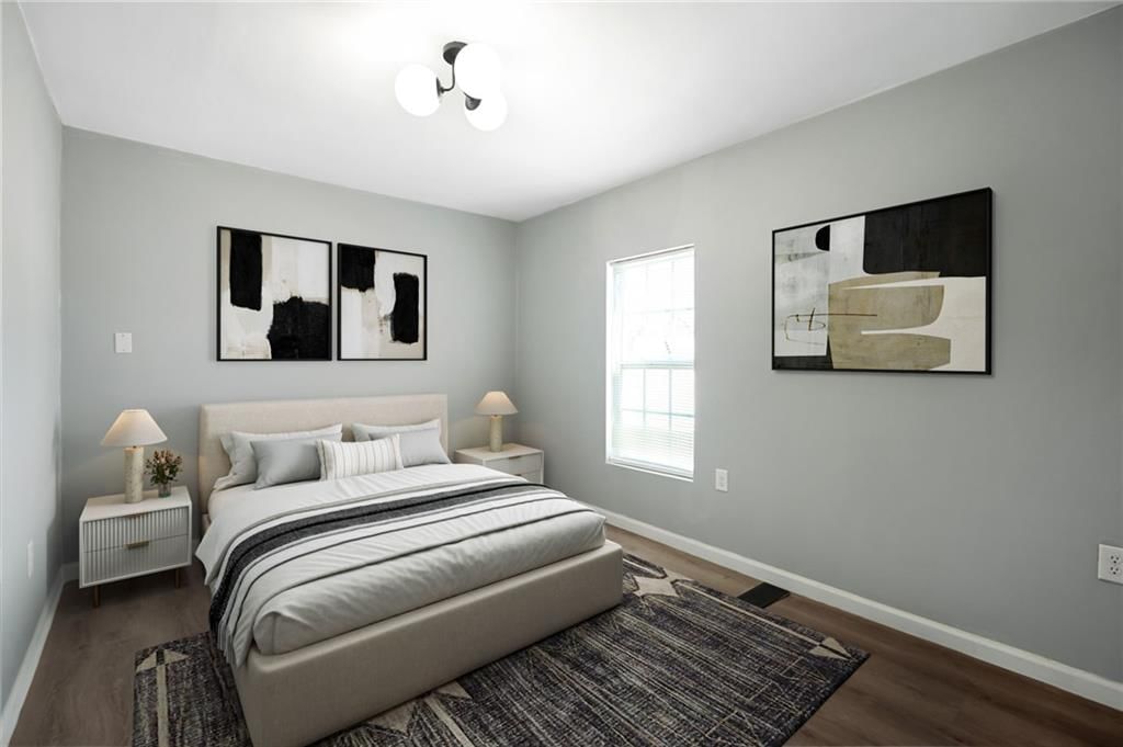 210 W Grand Street — photo 9