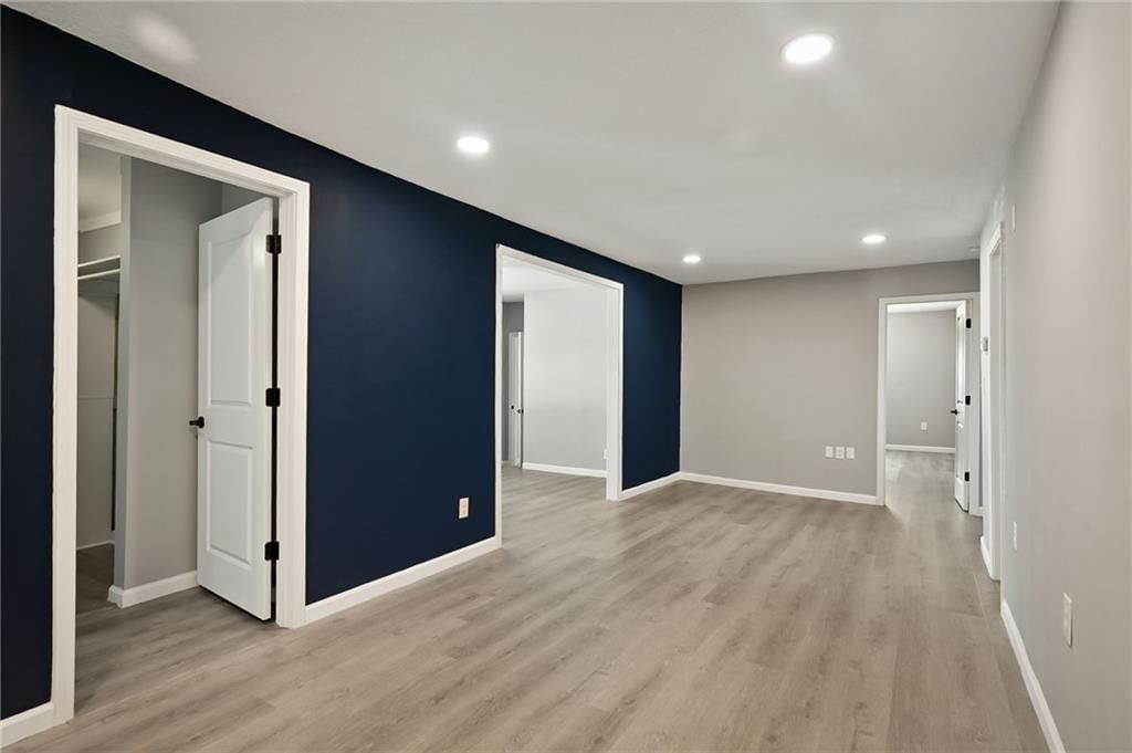 210 W Grand Street — photo 12