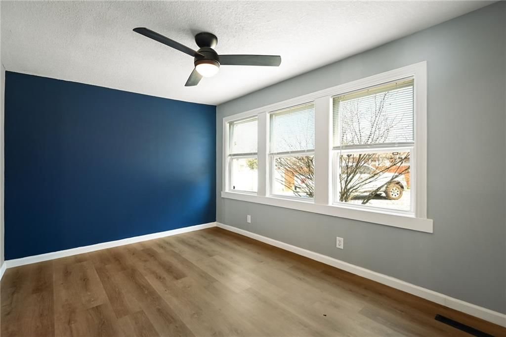 210 W Grand Street — photo 14