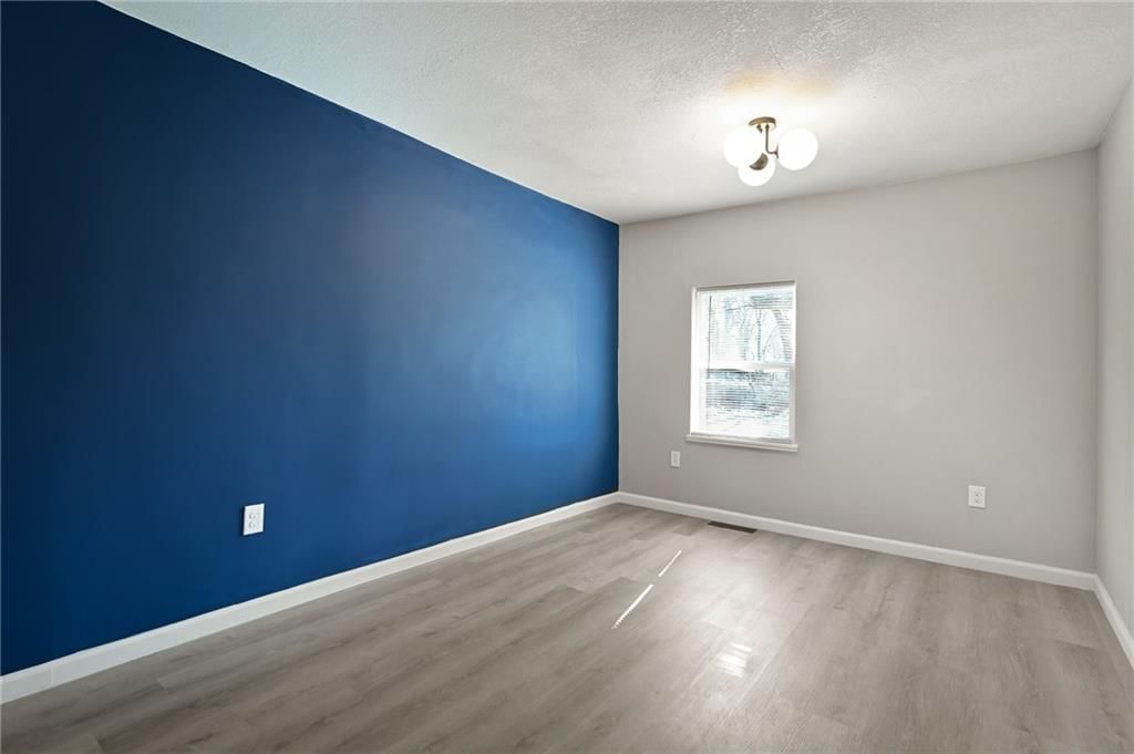 210 W Grand Street — photo 17