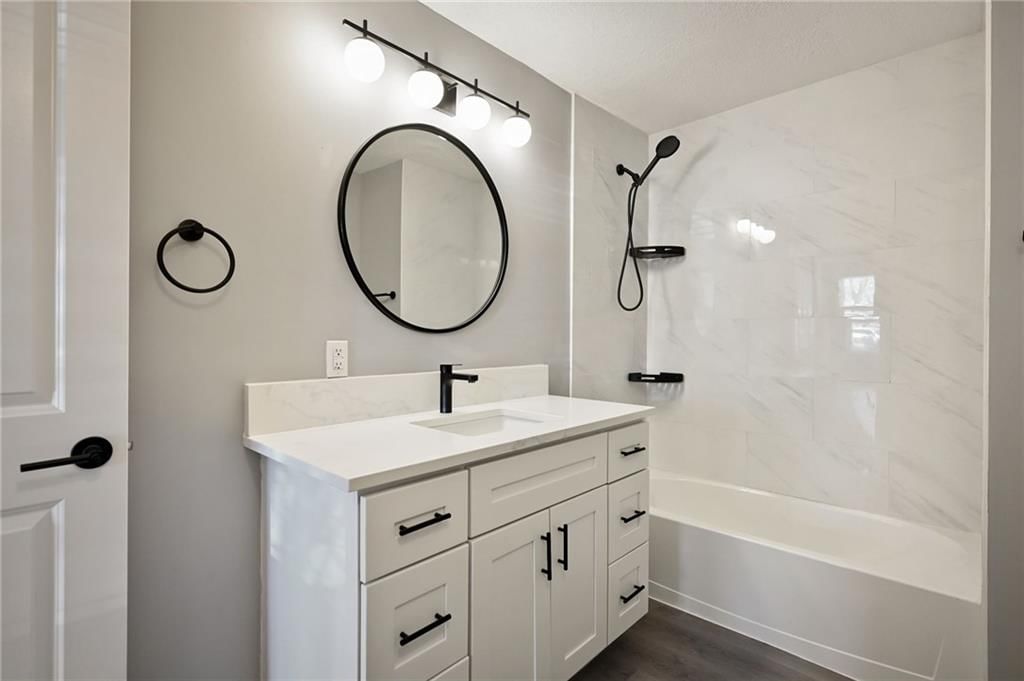 210 W Grand Street — photo 18