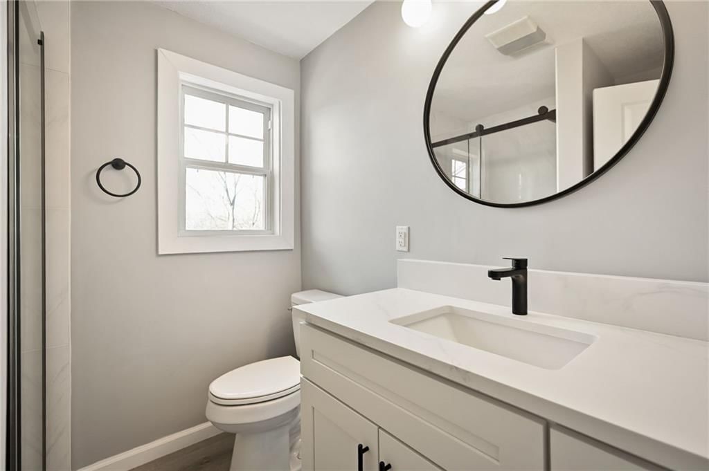 210 W Grand Street — photo 20