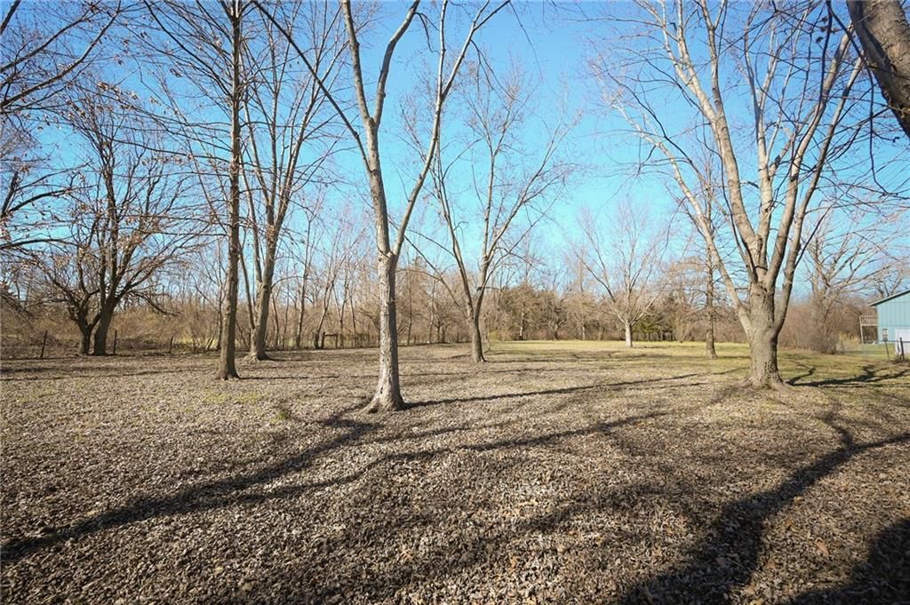 210 W Grand Street — photo 25