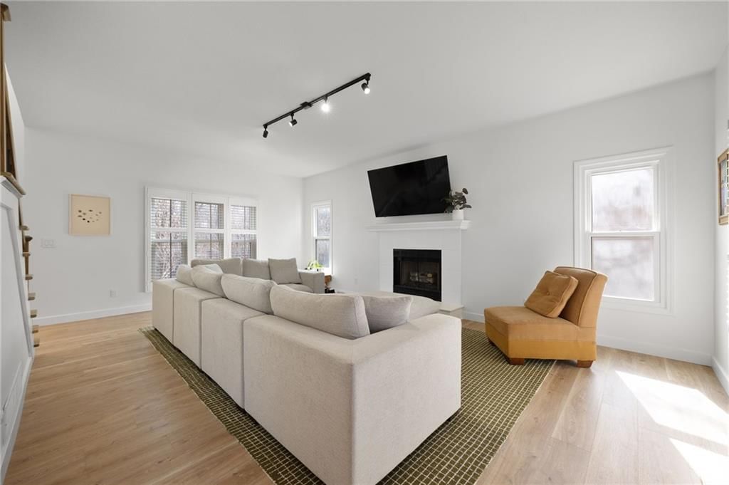 6134 N Amoret Avenue — photo 7