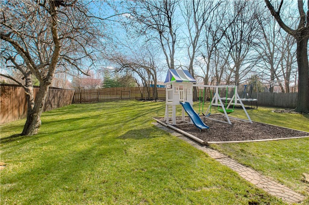 15729 Maple Street — photo 25
