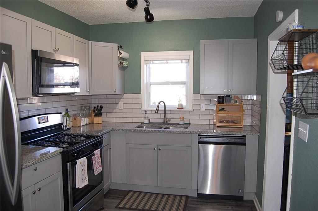 1726 Freeman Avenue — photo 10