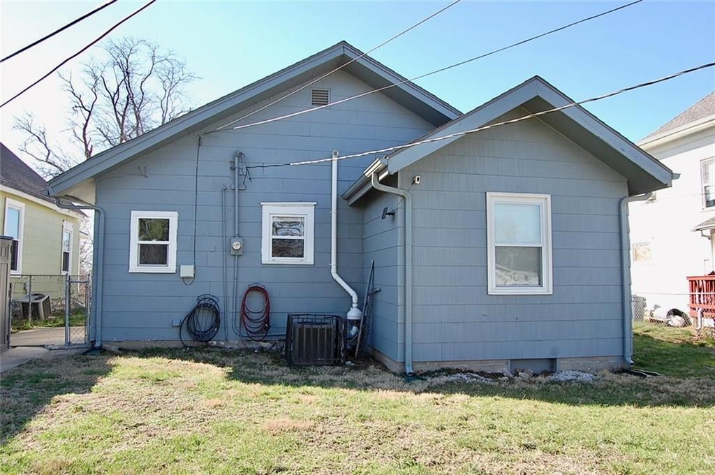 1726 Freeman Avenue — photo 31