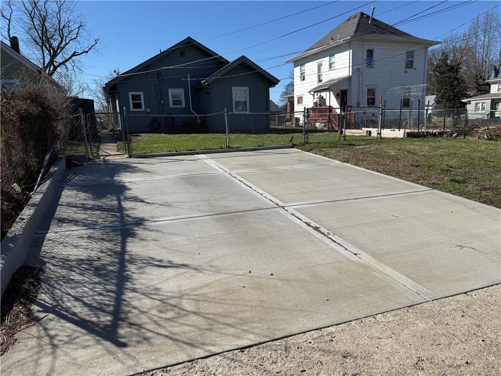 1726 Freeman Avenue — photo 32