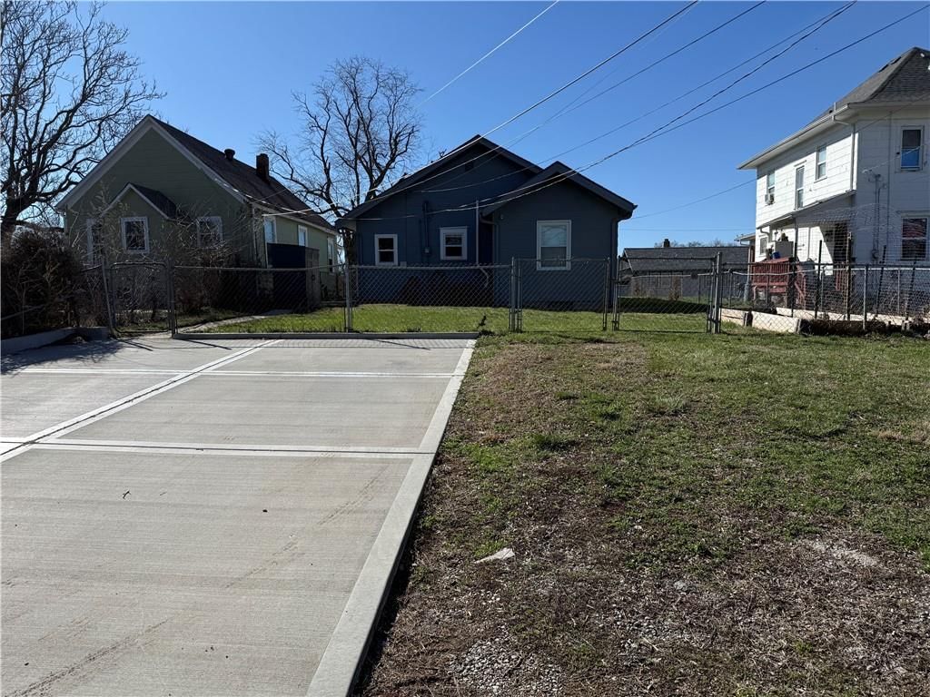 1726 Freeman Avenue — photo 33