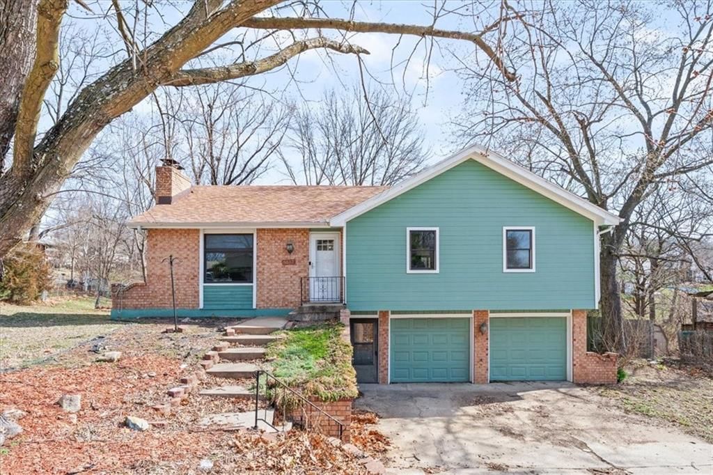 5527 NW Seminole Drive, Parkville, MO