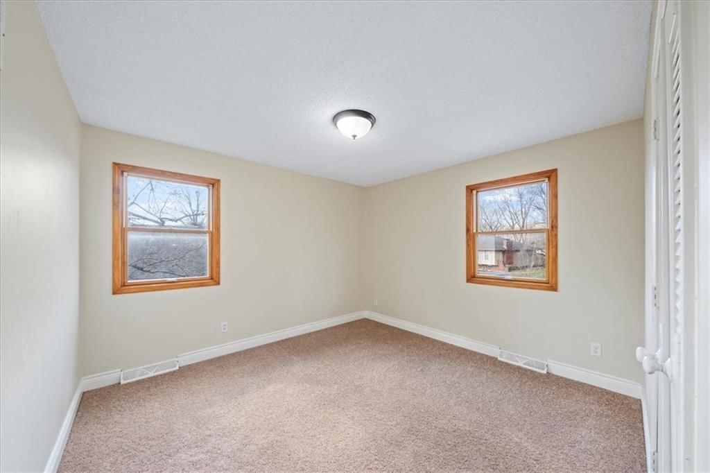 5527 NW Seminole Drive — photo 14
