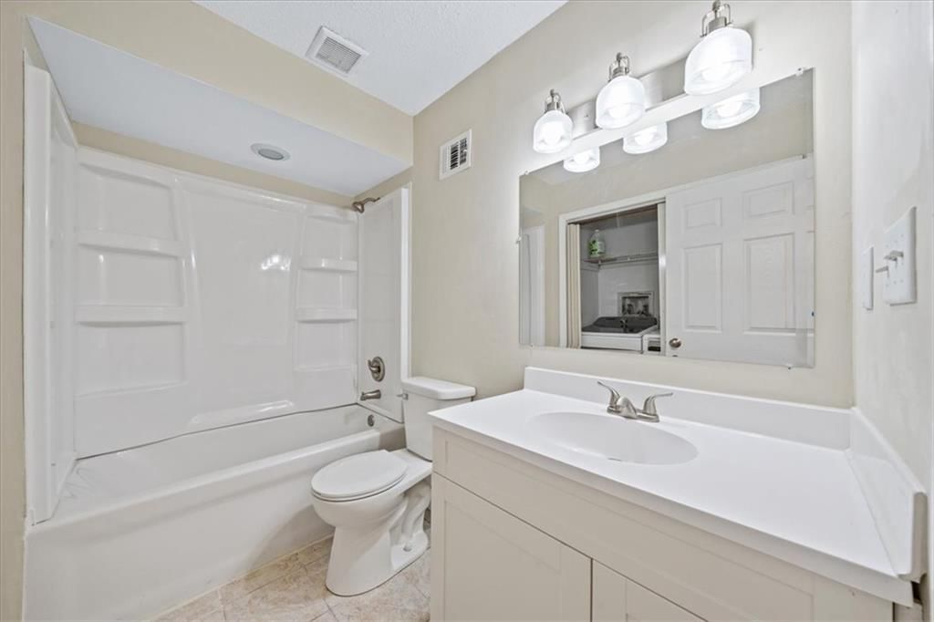 5527 NW Seminole Drive — photo 16