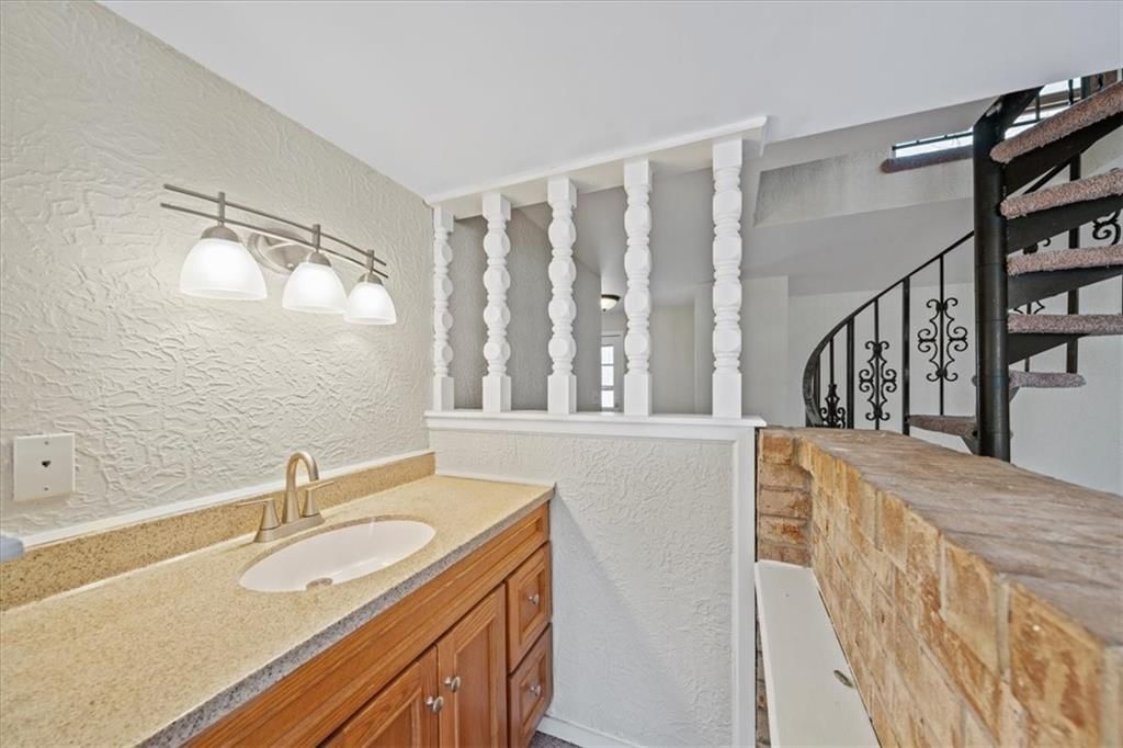 5527 NW Seminole Drive — photo 20