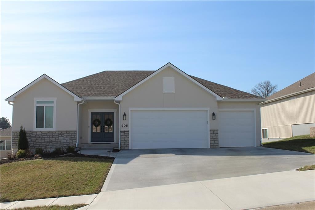 205 Prairie Rose Circle, Smithville, MO