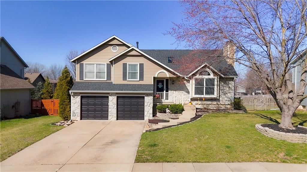 6306 W 158TH Place, Overland Park, KS