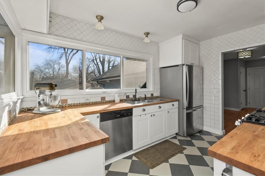 660 E Red Road — photo 17