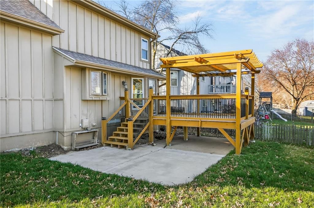 221 SE Bristol Drive — photo 5
