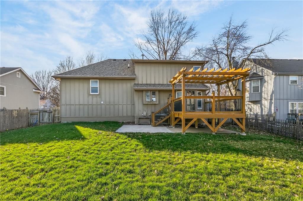 221 SE Bristol Drive — photo 6