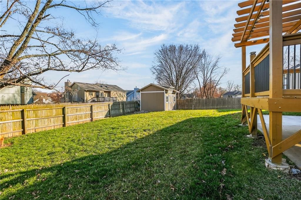 221 SE Bristol Drive — photo 7