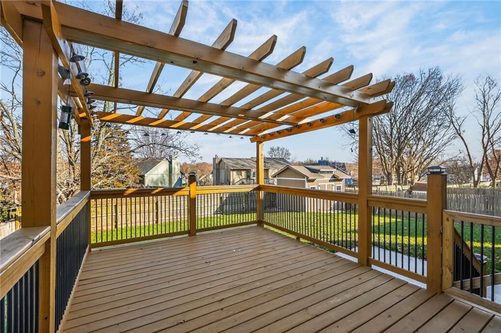 221 SE Bristol Drive — photo 8