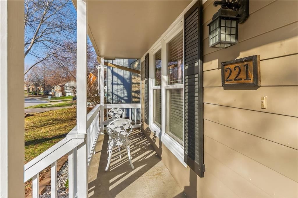 221 SE Bristol Drive — photo 9