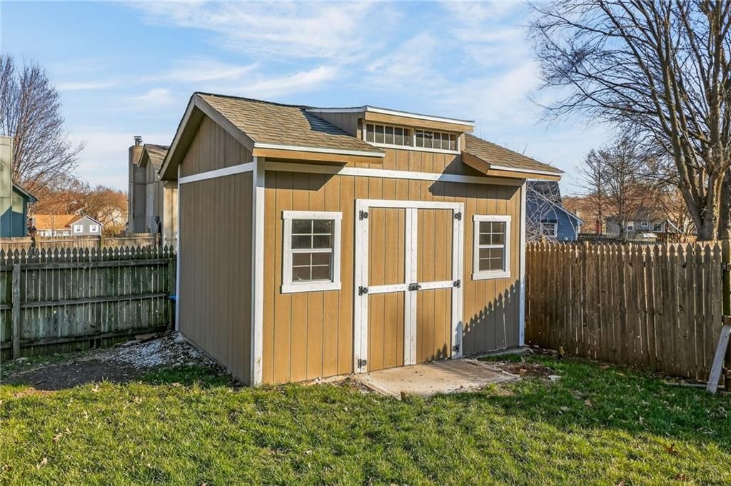 221 SE Bristol Drive — photo 31
