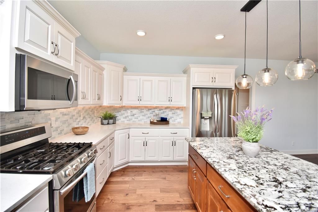 405 W 10th Street — photo 14
