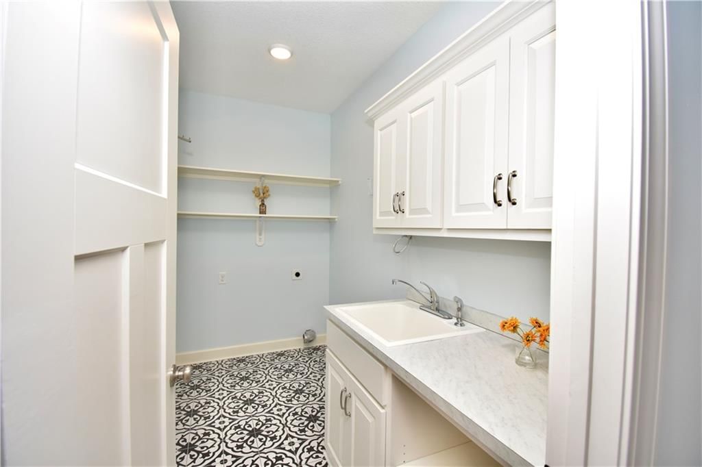405 W 10th Street — photo 22