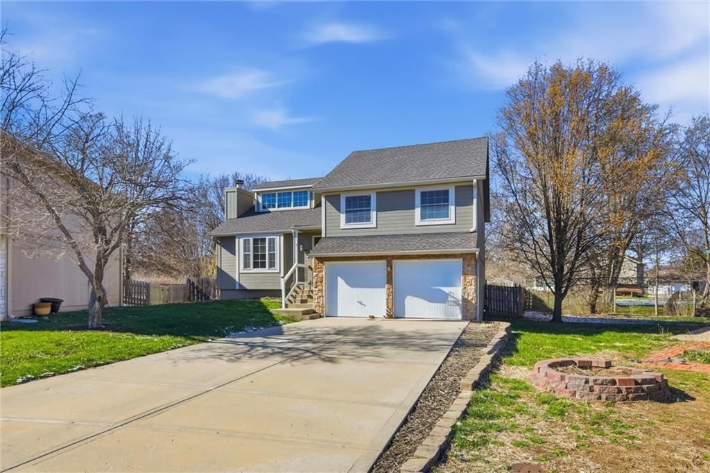 1916 NE Gatewood Drive — photo 2