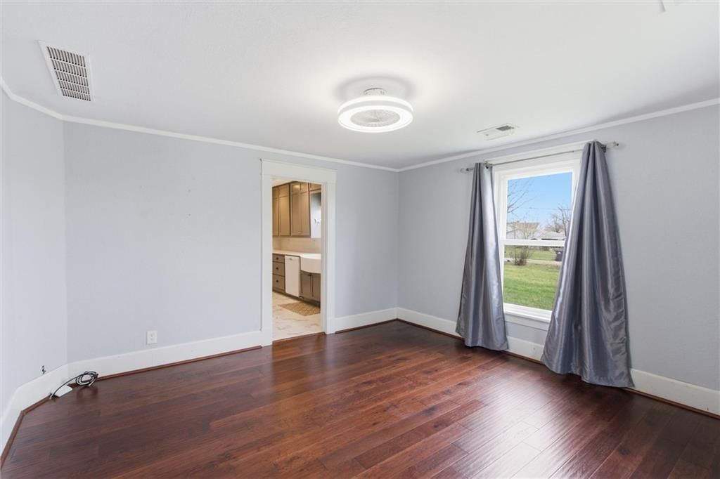 202 NW Yennie Street — photo 8