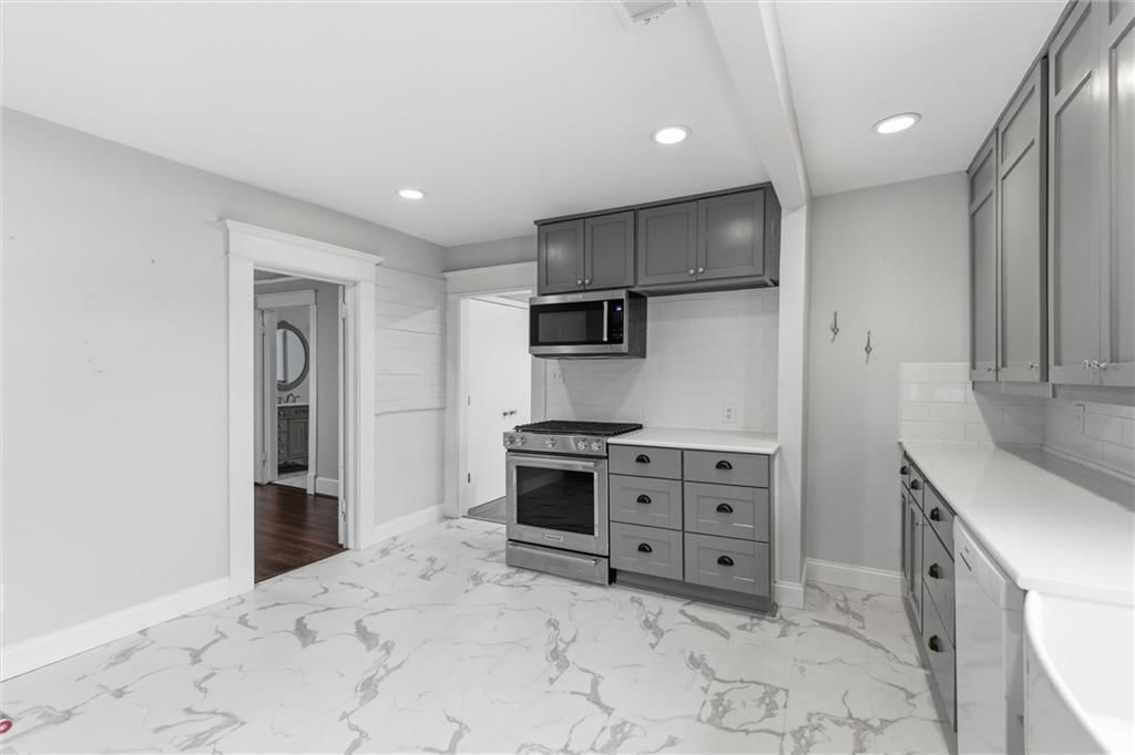 202 NW Yennie Street — photo 16
