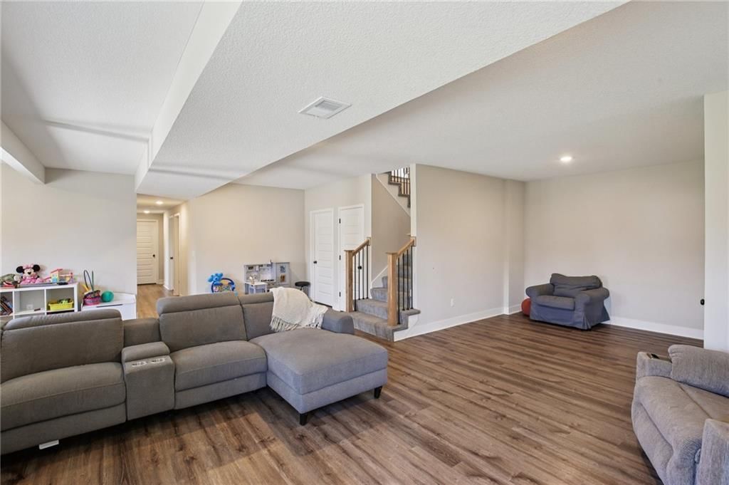 594 N Oakwood Lane — photo 17
