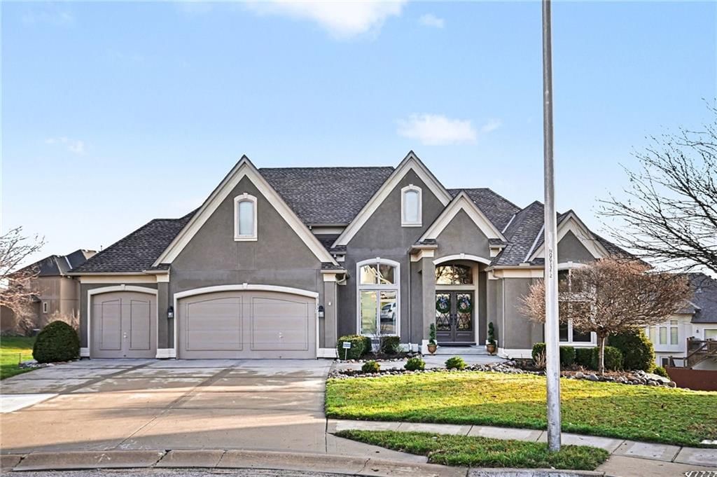 6133 N Cypress Court — photo 2