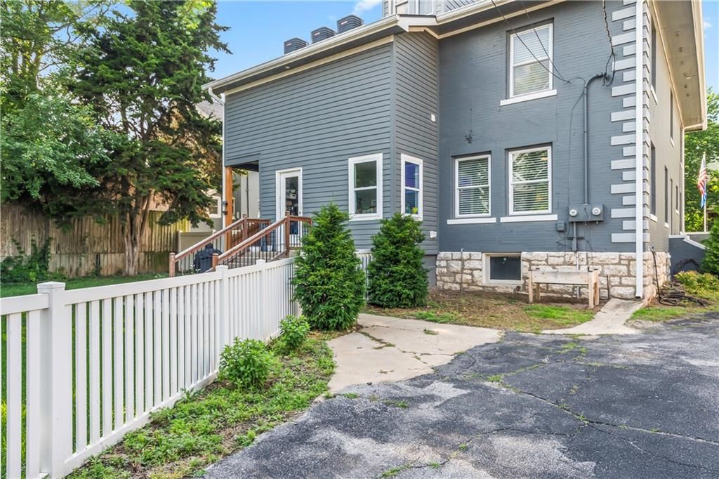 3215 Windsor Avenue — photo 46