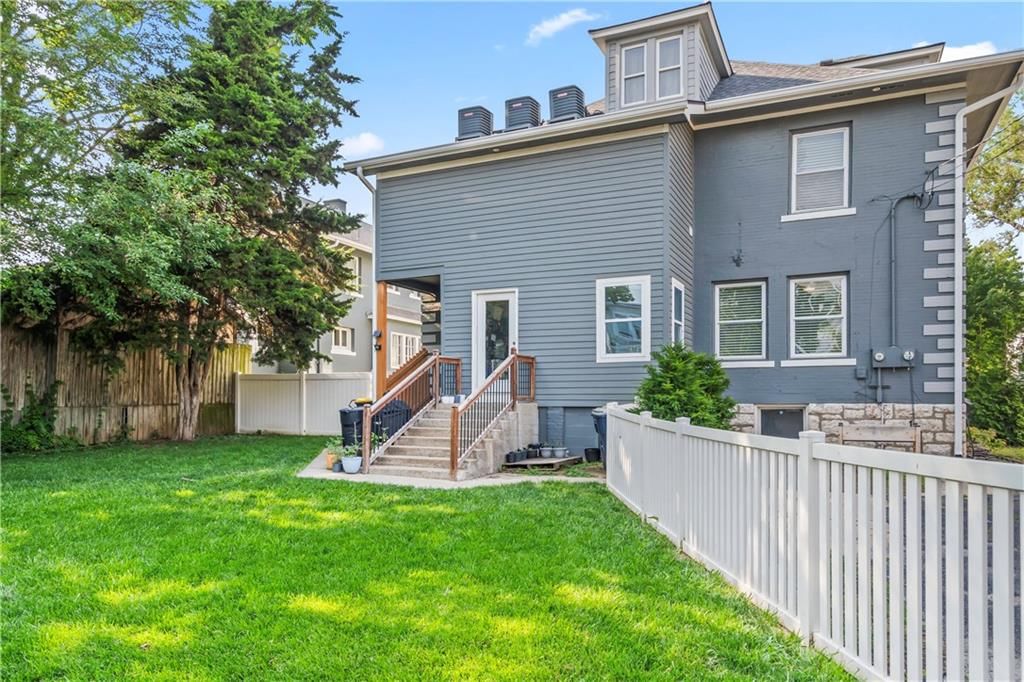 3215 Windsor Avenue — photo 48