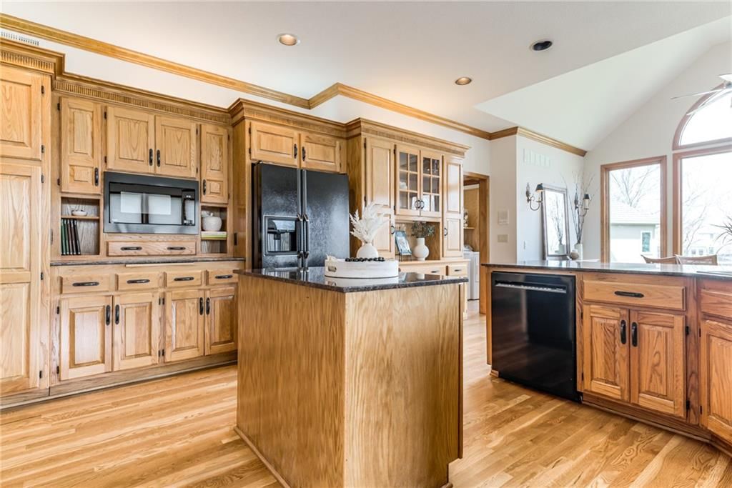 717 NE SILVERLEAF Place — photo 17