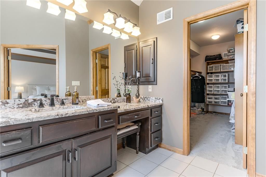 717 NE SILVERLEAF Place — photo 28
