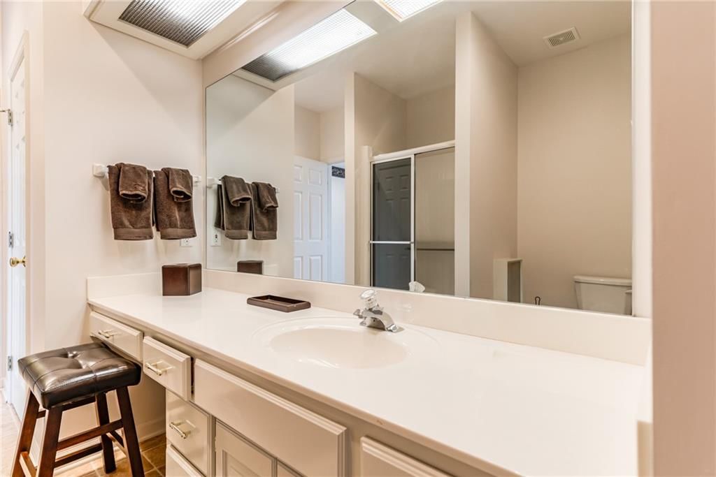 717 NE SILVERLEAF Place — photo 45