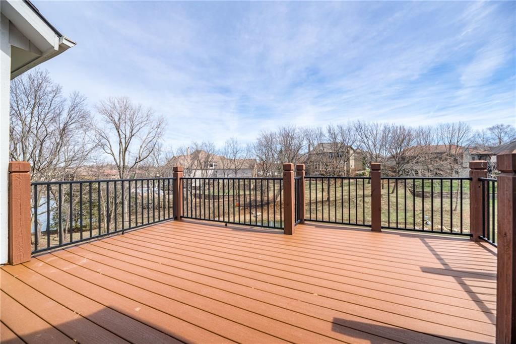 717 NE SILVERLEAF Place — photo 59