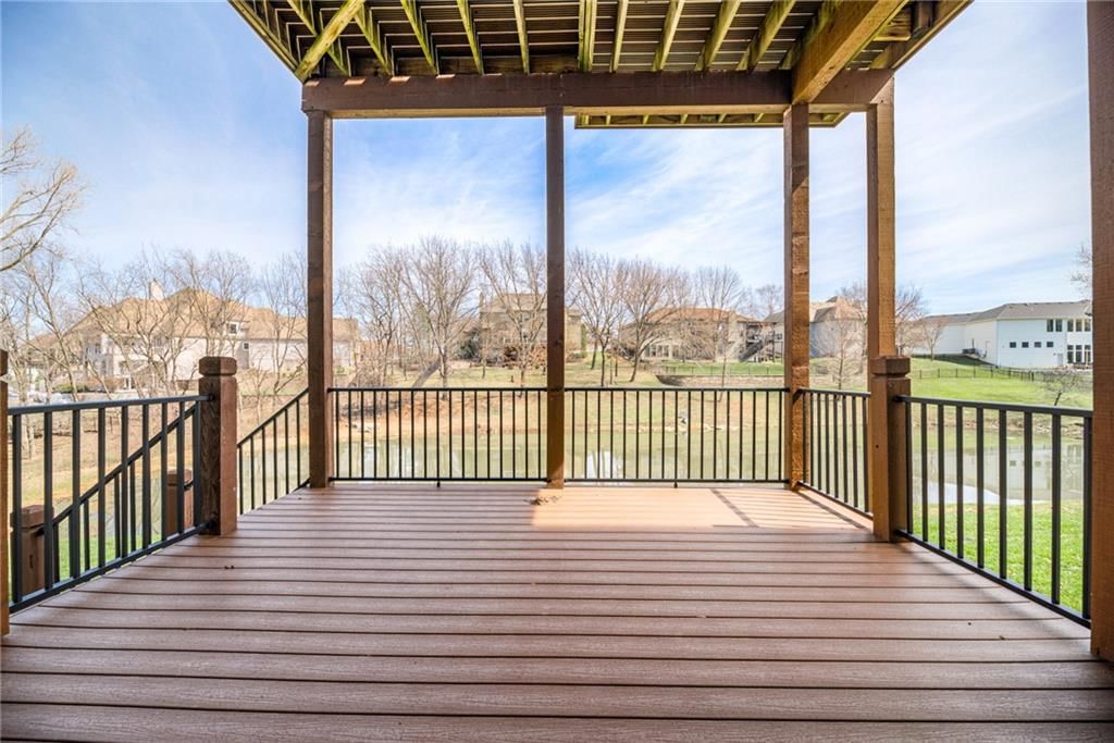 717 NE SILVERLEAF Place — photo 63
