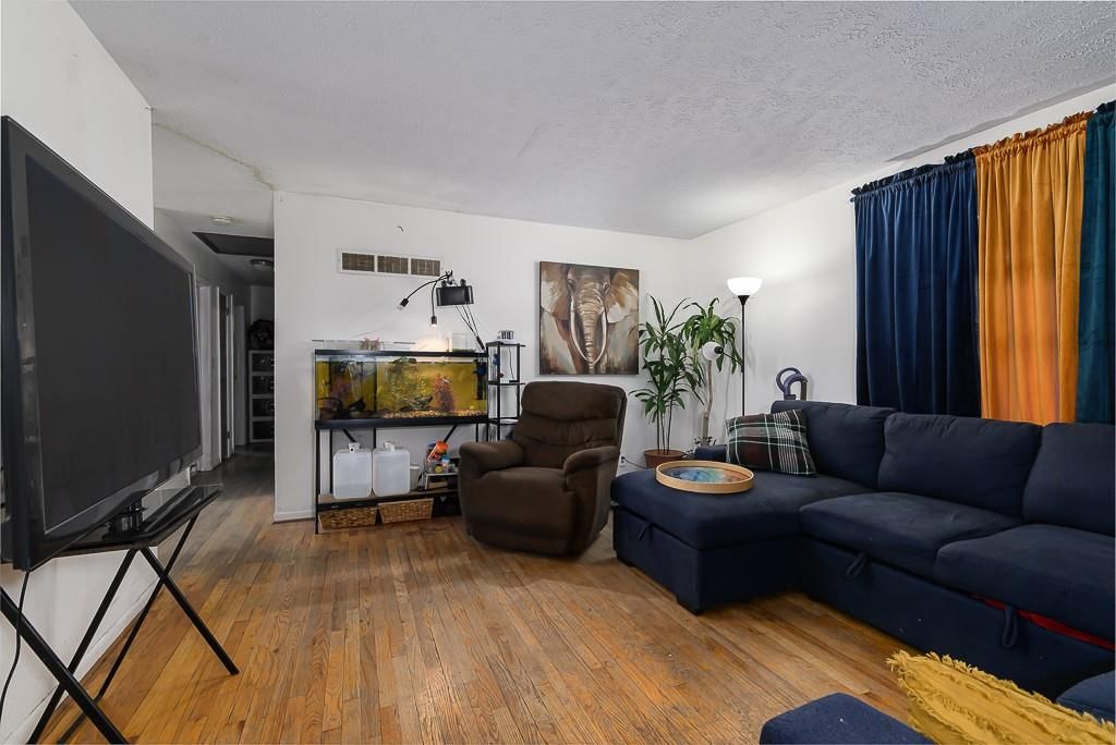 1103 W 19th Terrace — photo 4