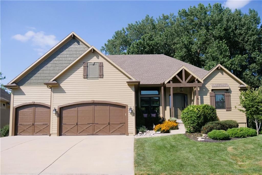 1620 Napa Valley Drive, Lee's Summit, MO