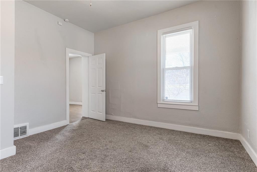 275 S 8th Street — photo 15